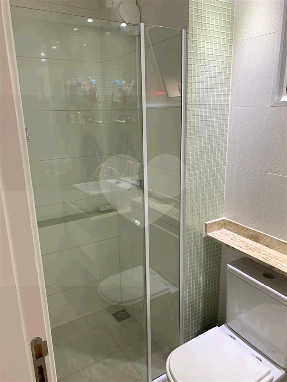 Apartamento com 2 Quartos à Venda, 70 m² por R$ 330.000