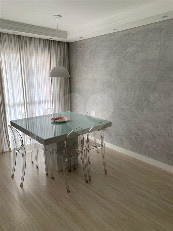 Apartamento com 2 Quartos à Venda, 70 m² por R$ 330.000