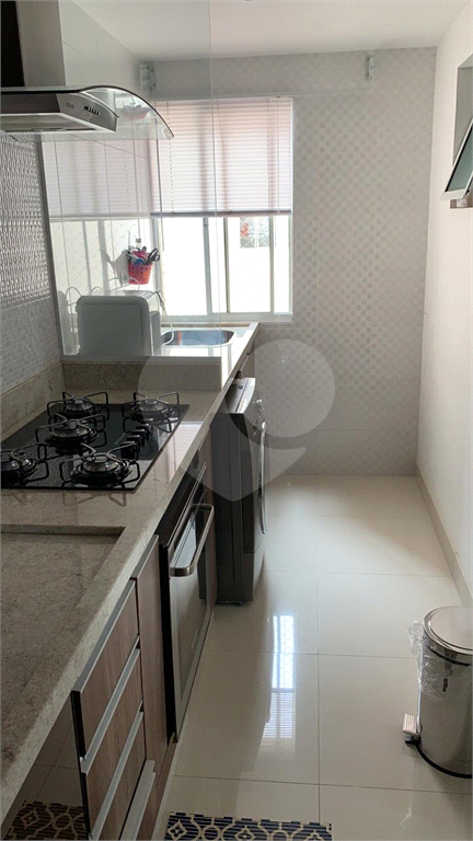 Apartamento com 2 Quartos à Venda, 70 m² por R$ 330.000