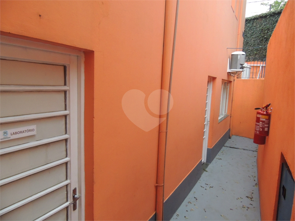Prédio comercial, esquina em ótima localização