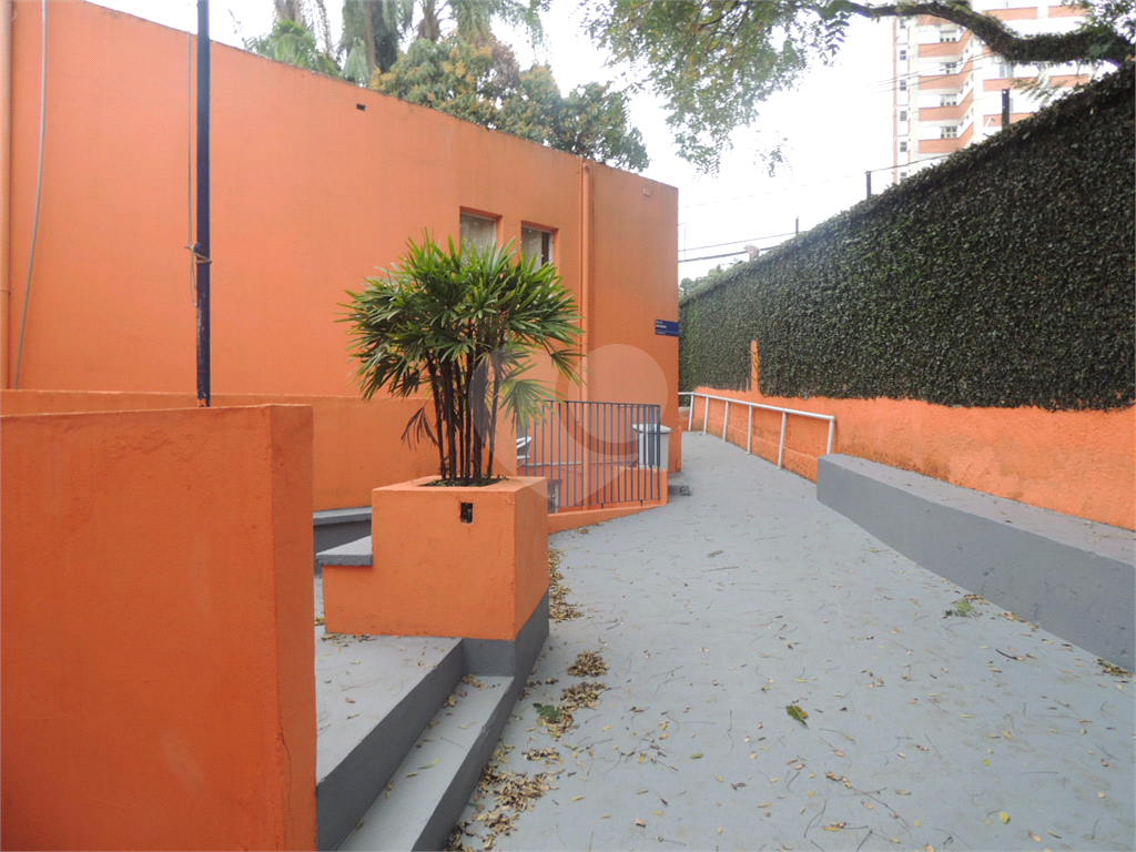Prédio comercial, esquina em ótima localização
