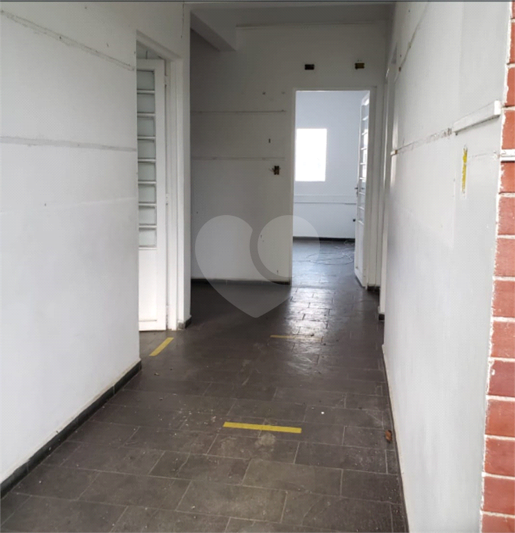 Prédio comercial, esquina em ótima localização