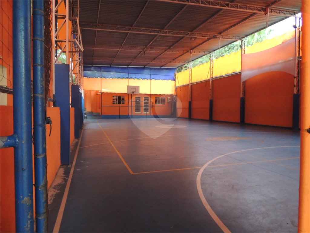 Prédio comercial, esquina em ótima localização