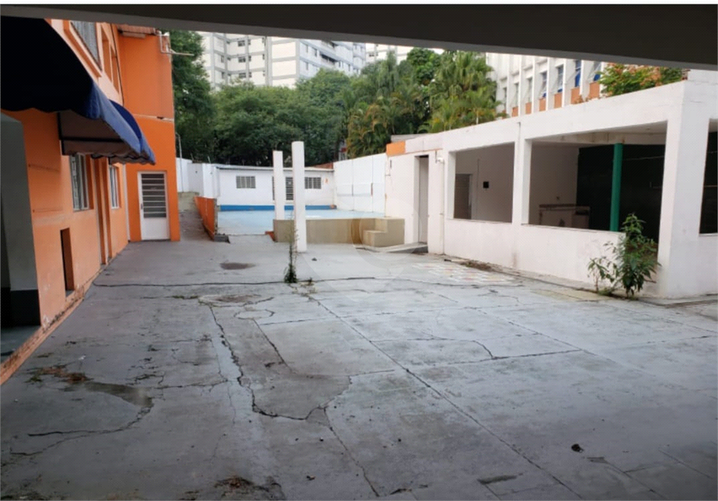 Prédio comercial, esquina em ótima localização