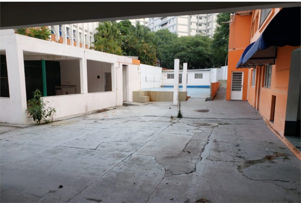 Prédio comercial, esquina em ótima localização