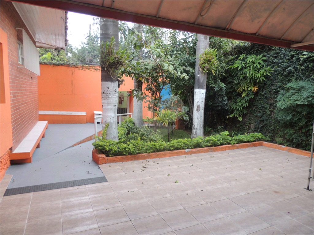 Prédio comercial, esquina em ótima localização