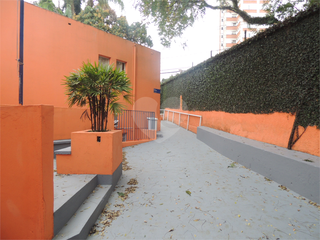 Prédio comercial, esquina em ótima localização