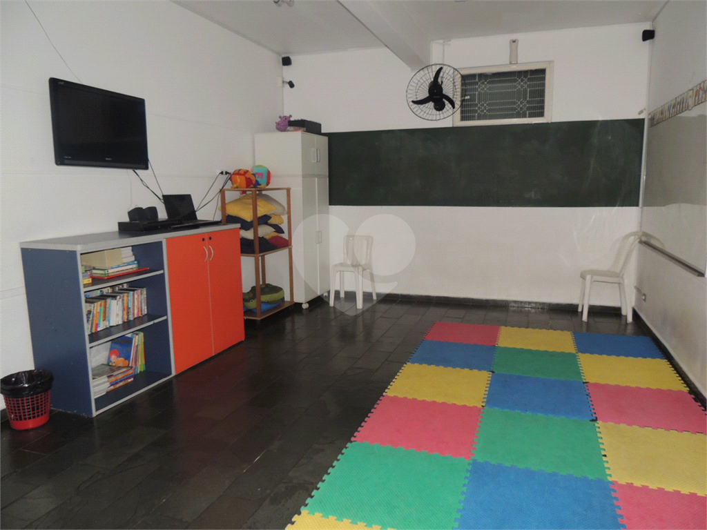 Prédio comercial, esquina em ótima localização