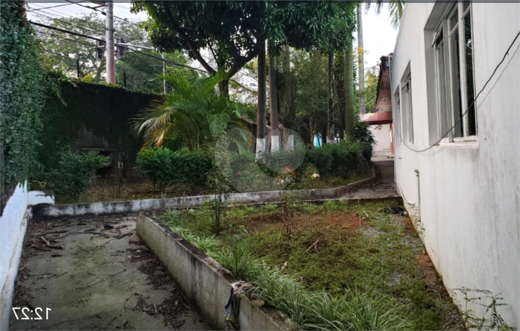 Prédio comercial, esquina em ótima localização
