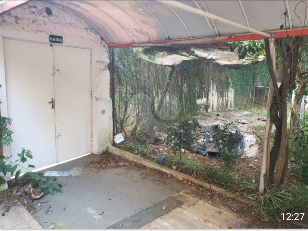 Prédio comercial, esquina em ótima localização