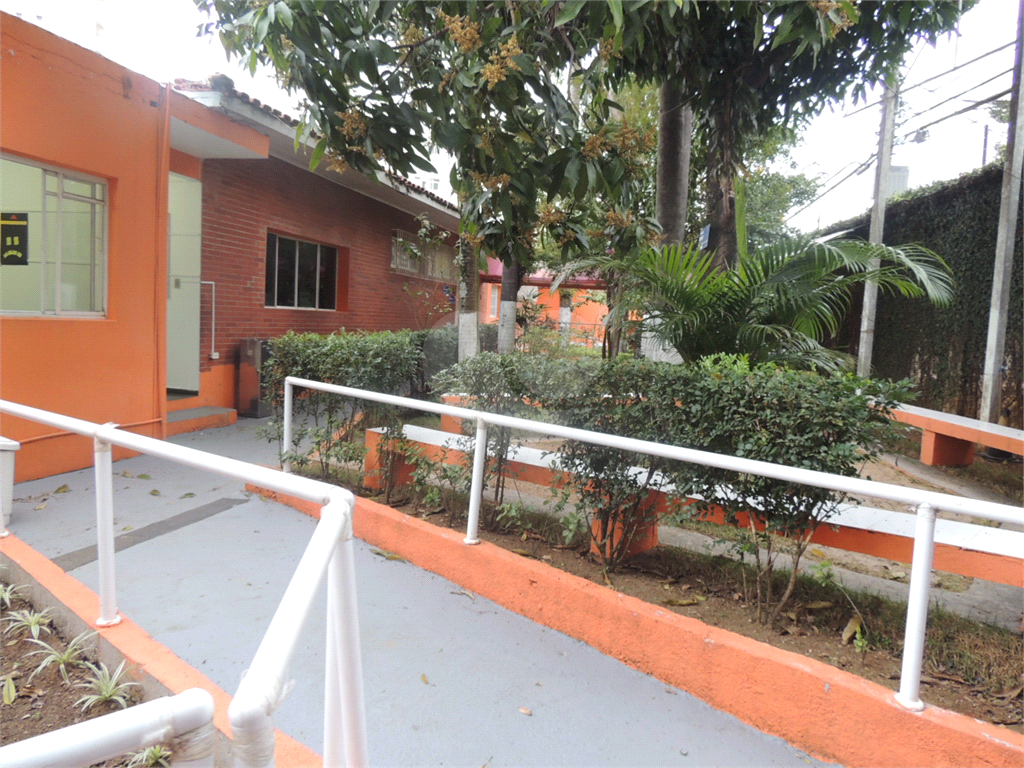 Prédio comercial, esquina em ótima localização