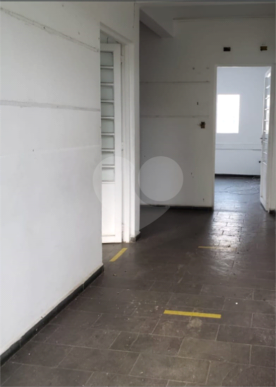 Prédio comercial, esquina em ótima localização