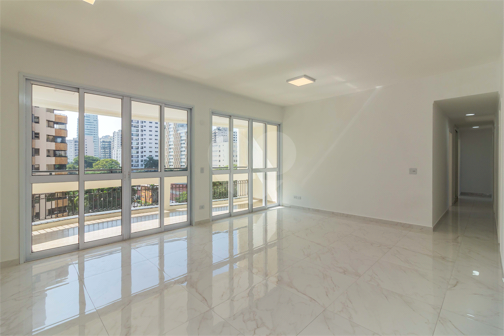  Apartamento a venda em Moema