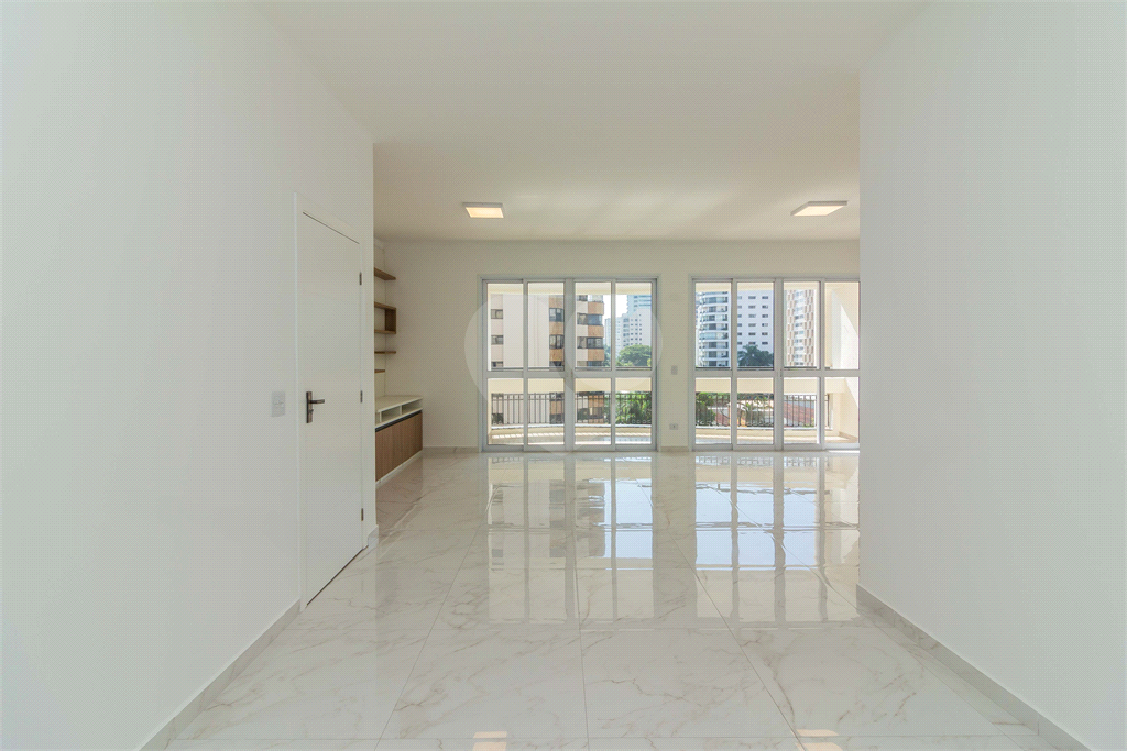  Apartamento a venda em Moema