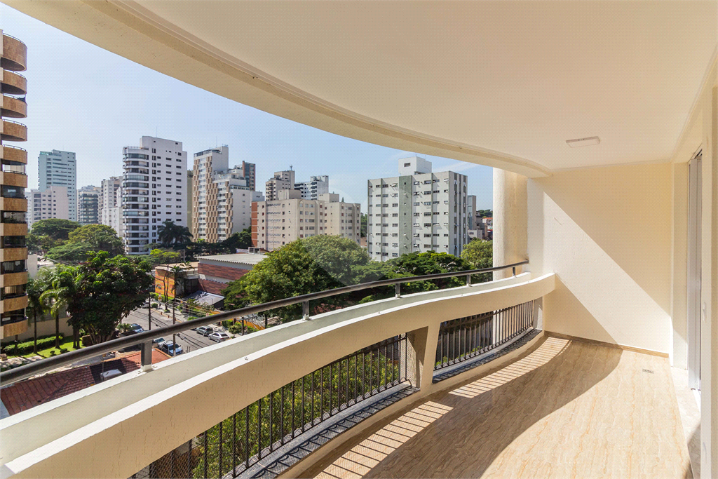  Apartamento a venda em Moema
