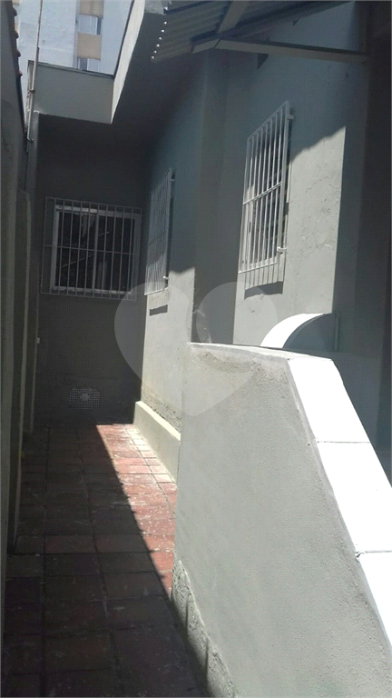 Ótima casa com duas frentes, totalmente comercial, 4 vagas!  