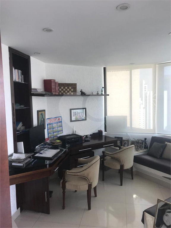 Apartamento amplo bem localizado, no alto de Santana, com 4 suítes