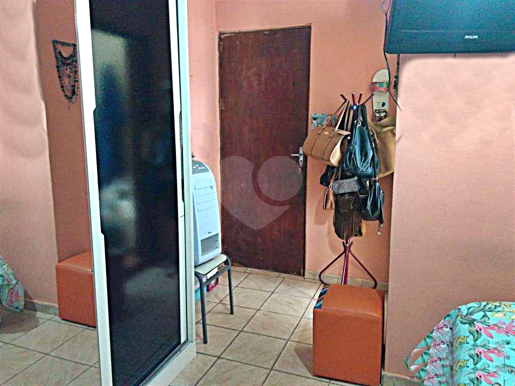 Sobrado bem localizado no bairro Vila Nova Cachoeirinha. 
