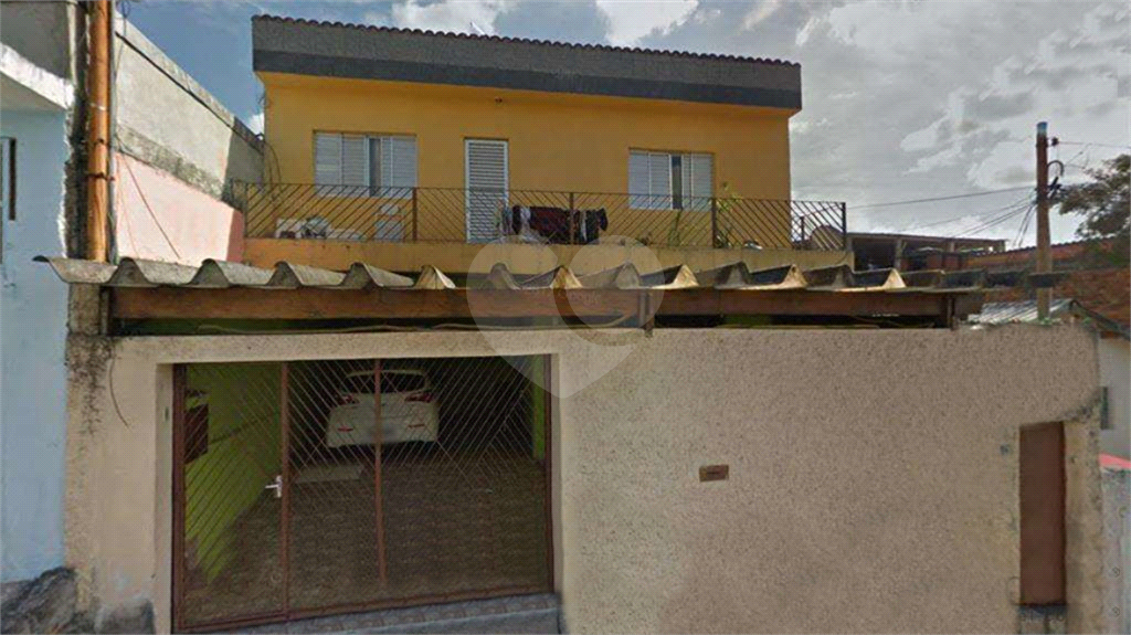 Sobrado bem localizado no bairro Vila Nova Cachoeirinha. 