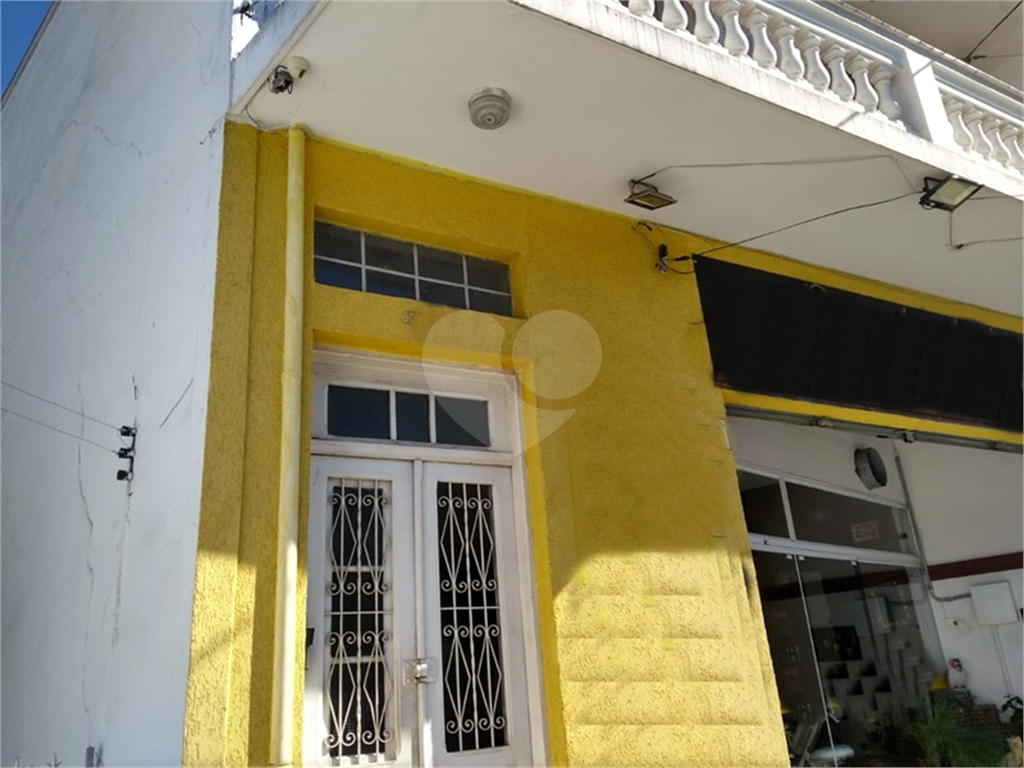 Imóvel comercial e residencial no bairro do Tremembé. Grande fluxo tanto de veículos como pedestres
