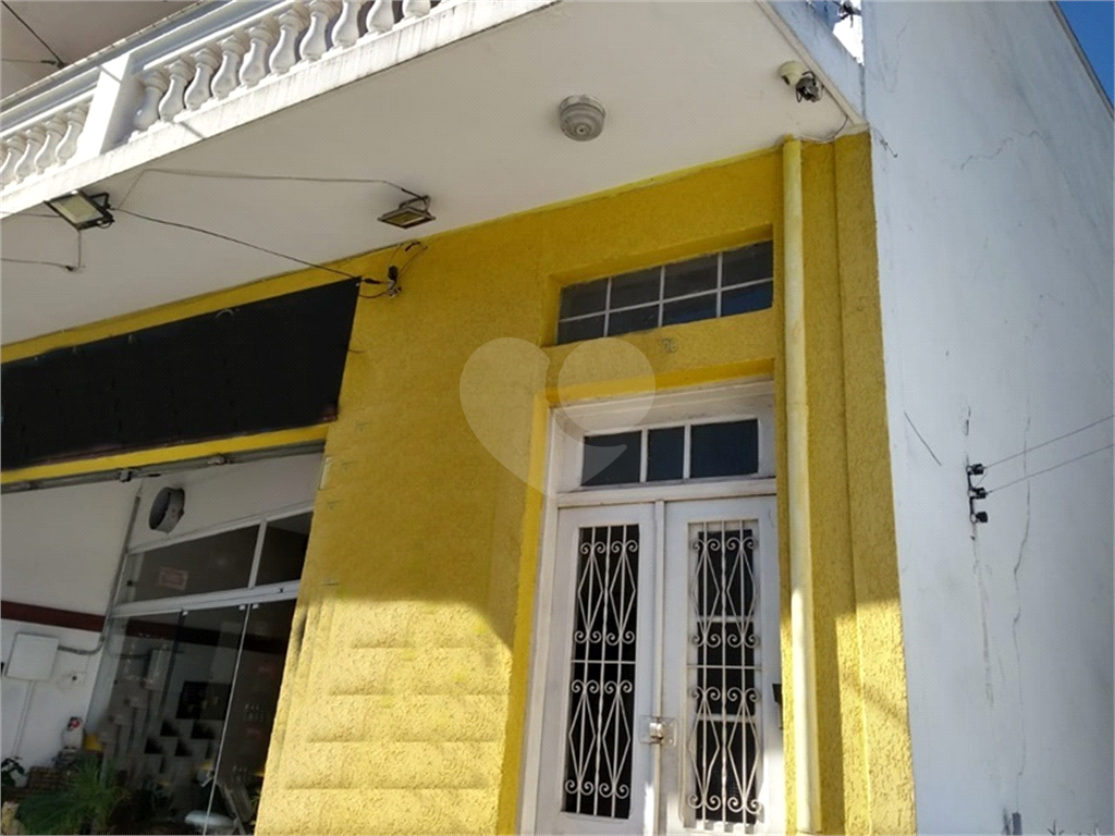 Imóvel comercial e residencial no bairro do Tremembé. Grande fluxo tanto de veículos como pedestres