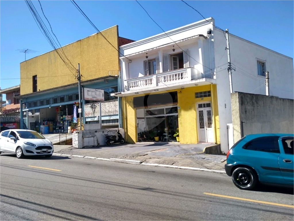 Imóvel comercial e residencial no bairro do Tremembé. Grande fluxo tanto de veículos como pedestres