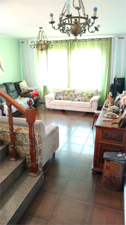 Lindo sobrado localizado no Parque São Lucas