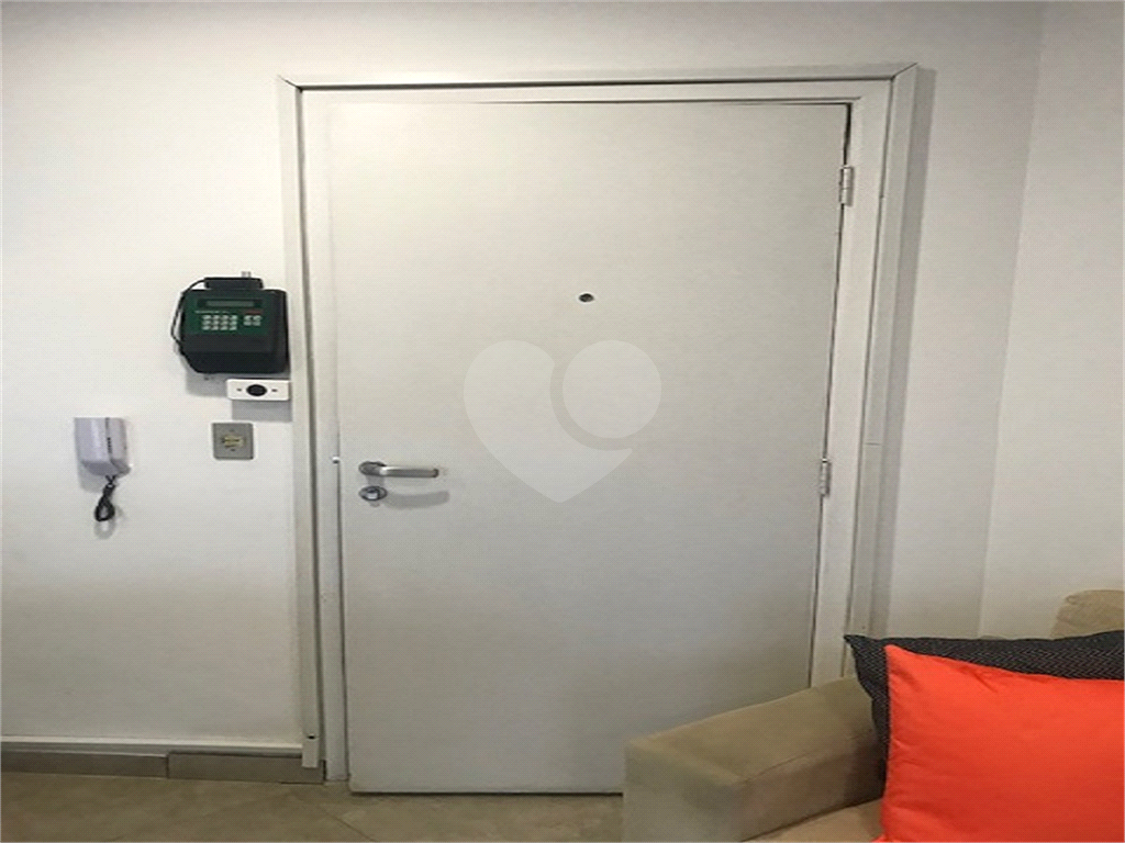 Sala comercial comercial no bairro da Água Fria, com dois banheiros, pequena copa, 1 vaga de garagem