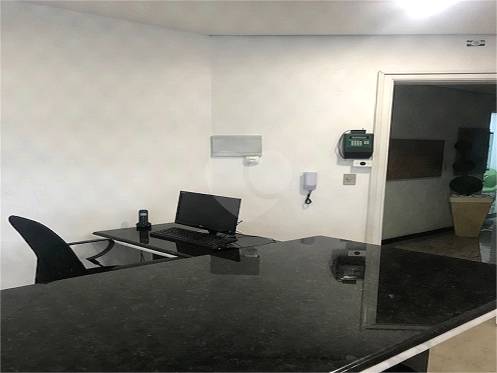 Sala comercial comercial no bairro da Água Fria, com dois banheiros, pequena copa, 1 vaga de garagem