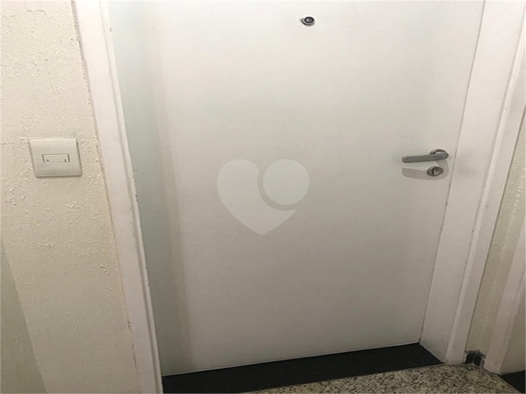 Sala comercial comercial no bairro da Água Fria, com dois banheiros, pequena copa, 1 vaga de garagem