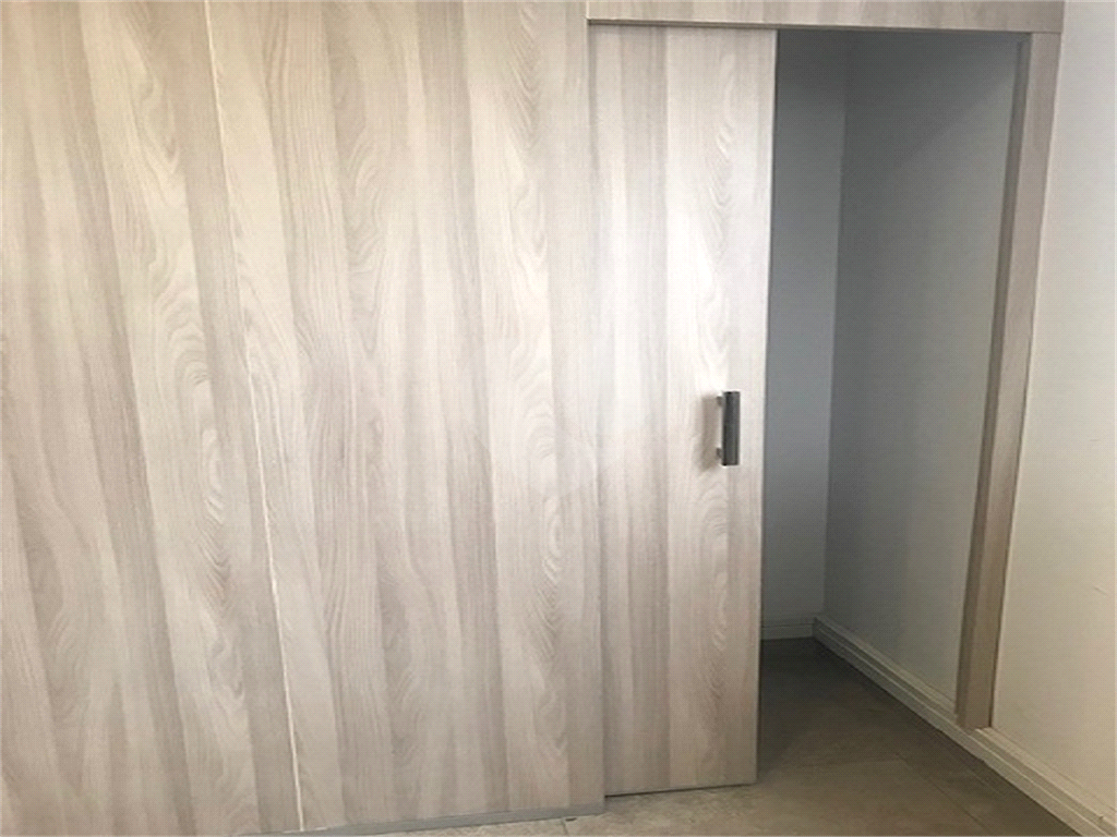 Sala comercial comercial no bairro da Água Fria, com dois banheiros, pequena copa, 1 vaga de garagem