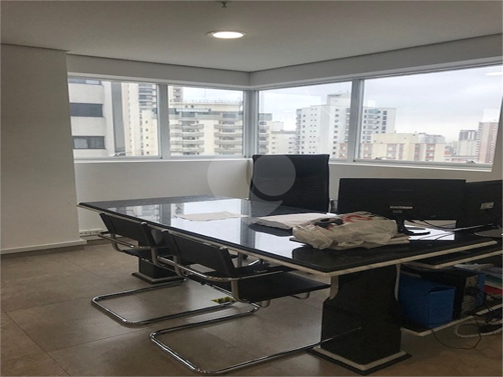 Sala comercial comercial no bairro da Água Fria, com dois banheiros, pequena copa, 1 vaga de garagem