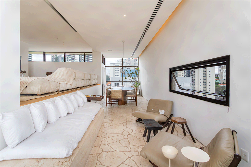 APARTAMENTO À VENDA NO BAIRRO SUMARÉ COM 3 SUÍTES, 4 VAGAS E 220M2