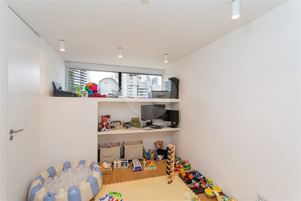 APARTAMENTO À VENDA NO BAIRRO SUMARÉ COM 3 SUÍTES, 4 VAGAS E 220M2