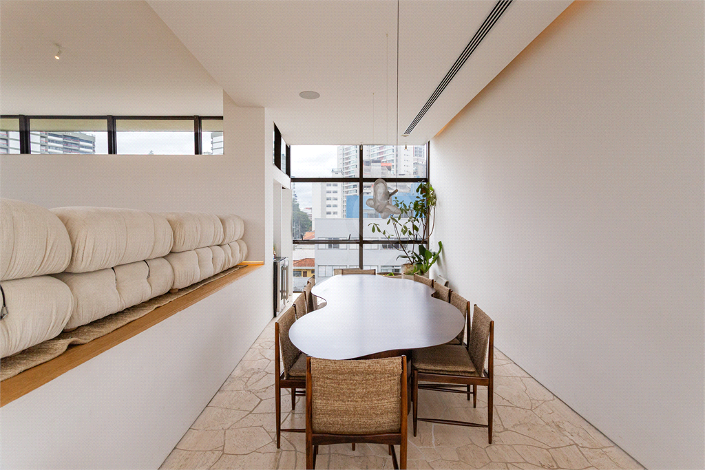 APARTAMENTO À VENDA NO BAIRRO SUMARÉ COM 3 SUÍTES, 4 VAGAS E 220M2