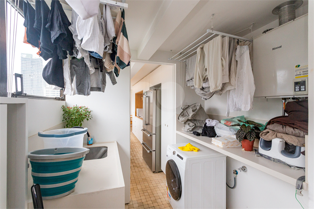 APARTAMENTO À VENDA NO BAIRRO SUMARÉ COM 3 SUÍTES, 4 VAGAS E 220M2