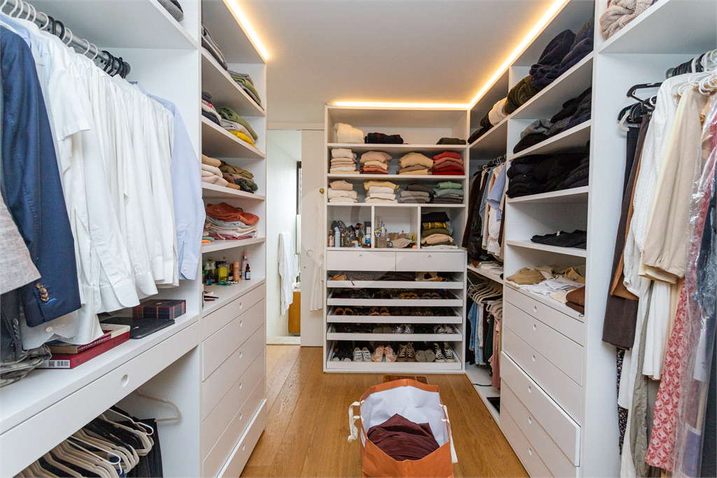 APARTAMENTO À VENDA NO BAIRRO SUMARÉ COM 3 SUÍTES, 4 VAGAS E 220M2