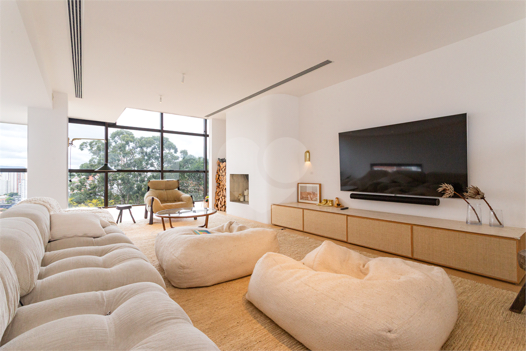 APARTAMENTO À VENDA NO BAIRRO SUMARÉ COM 3 SUÍTES, 4 VAGAS E 220M2