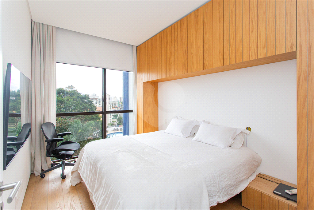 APARTAMENTO À VENDA NO BAIRRO SUMARÉ COM 3 SUÍTES, 4 VAGAS E 220M2