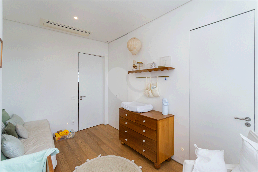 APARTAMENTO À VENDA NO BAIRRO SUMARÉ COM 3 SUÍTES, 4 VAGAS E 220M2