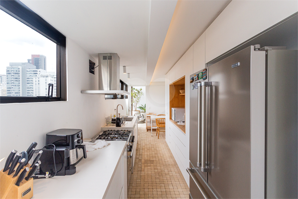 APARTAMENTO À VENDA NO BAIRRO SUMARÉ COM 3 SUÍTES, 4 VAGAS E 220M2