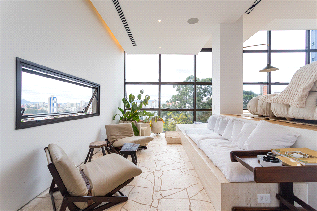 APARTAMENTO À VENDA NO BAIRRO SUMARÉ COM 3 SUÍTES, 4 VAGAS E 220M2