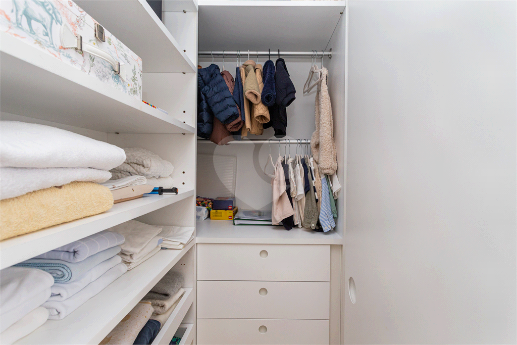 APARTAMENTO À VENDA NO BAIRRO SUMARÉ COM 3 SUÍTES, 4 VAGAS E 220M2