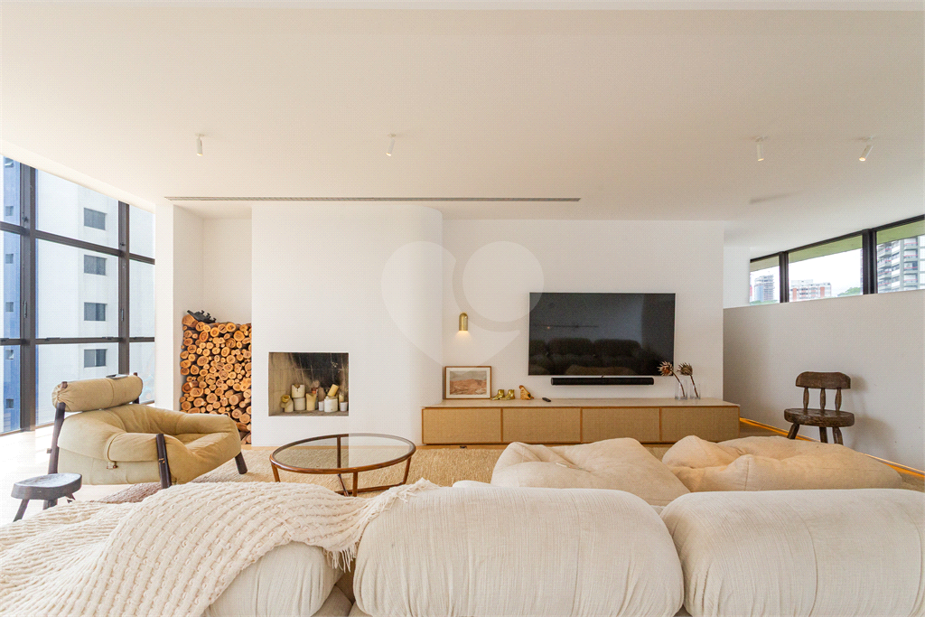 APARTAMENTO À VENDA NO BAIRRO SUMARÉ COM 3 SUÍTES, 4 VAGAS E 220M2