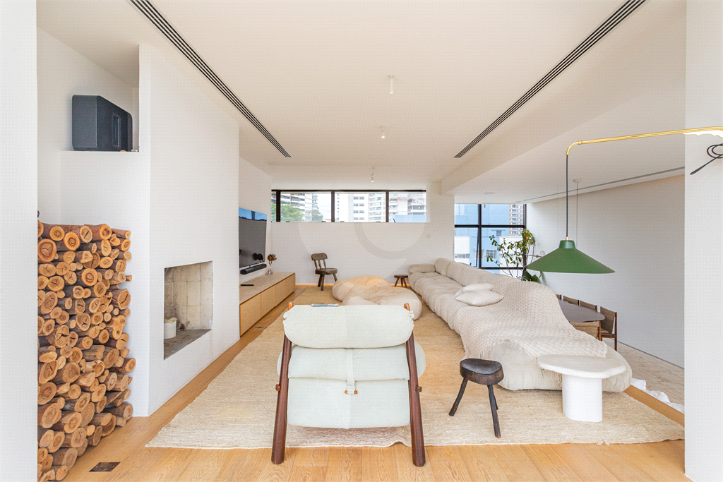 APARTAMENTO À VENDA NO BAIRRO SUMARÉ COM 3 SUÍTES, 4 VAGAS E 220M2