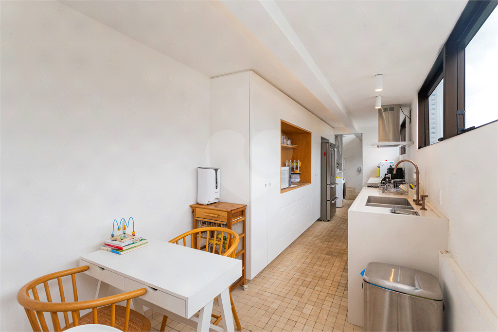 APARTAMENTO À VENDA NO BAIRRO SUMARÉ COM 3 SUÍTES, 4 VAGAS E 220M2