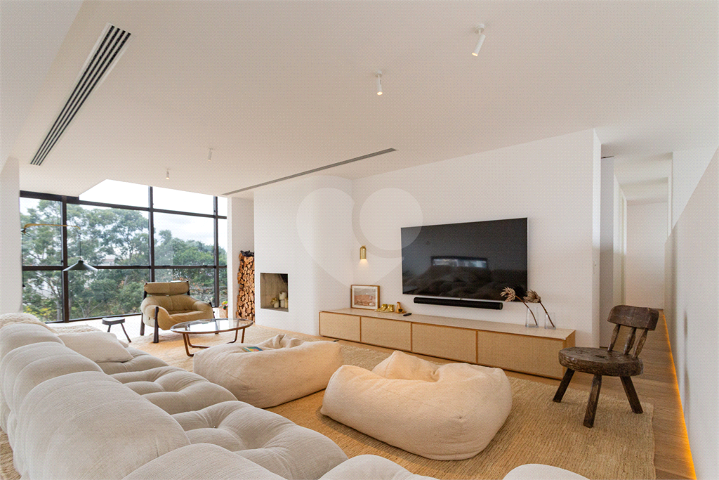 APARTAMENTO À VENDA NO BAIRRO SUMARÉ COM 3 SUÍTES, 4 VAGAS E 220M2