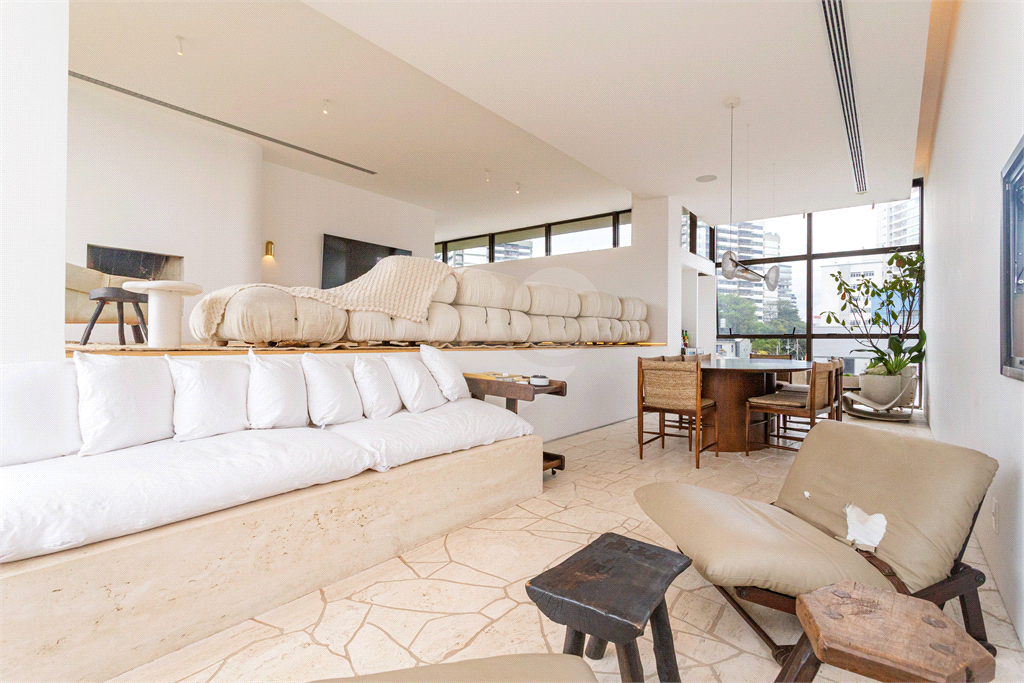 APARTAMENTO À VENDA NO BAIRRO SUMARÉ COM 3 SUÍTES, 4 VAGAS E 220M2