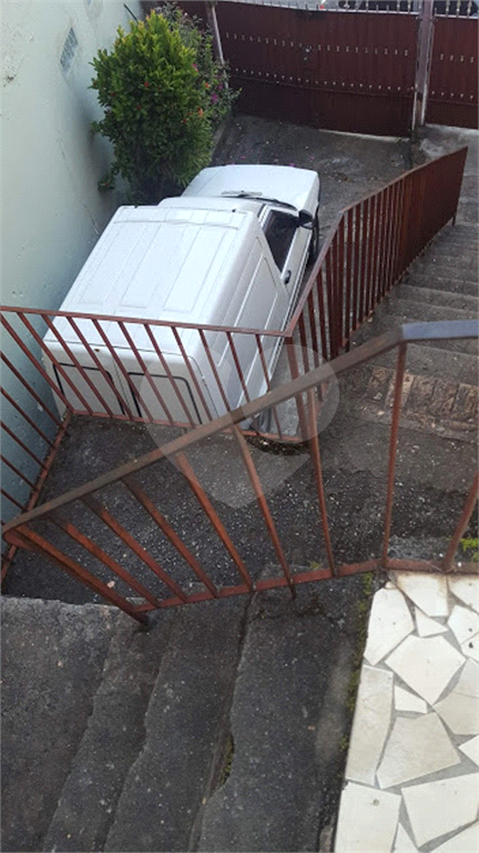 São dois  imóveis na Vila Gustavo no mesmo terreno 15 minutos a pé para o Metrô