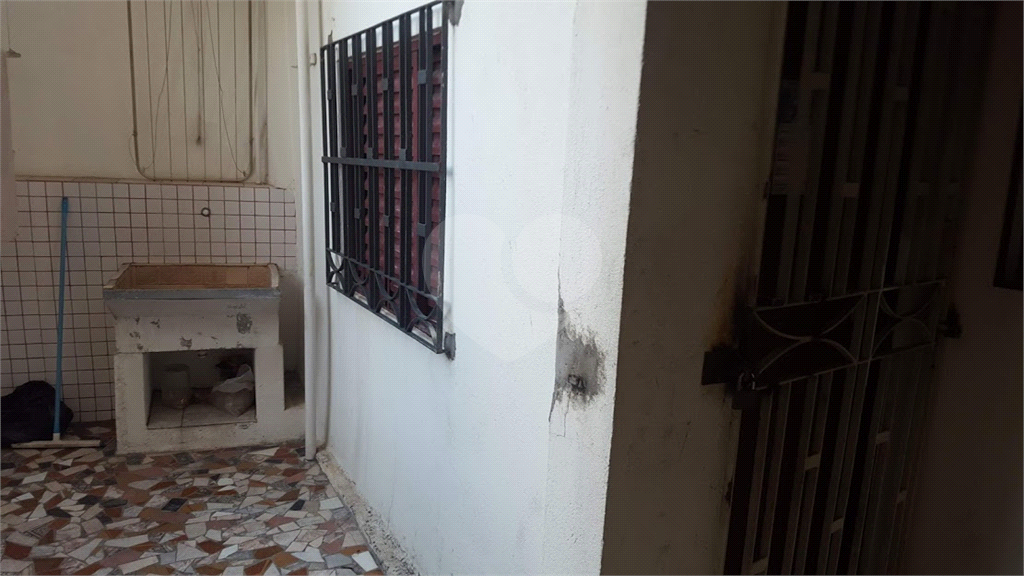 São dois  imóveis na Vila Gustavo no mesmo terreno 15 minutos a pé para o Metrô